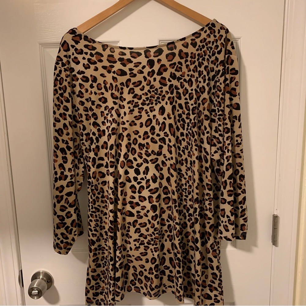 ❌SOLD❌ Lane Bryant (Size 26/28 or 4X) Animal Print Blouse with Zipper Details - Picture 5 of 6
